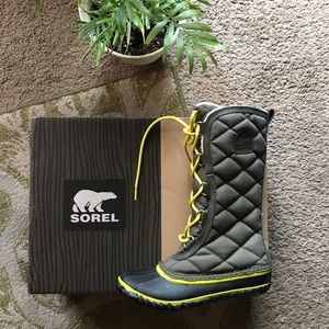 New in box! Sorel Size 5 boots